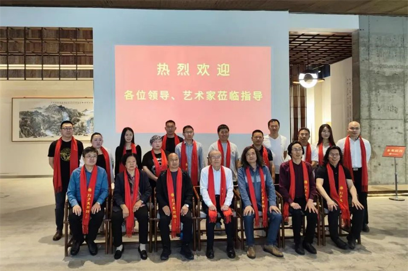 文化交融促發(fā)展，藝術(shù)交流譜新篇——學(xué)院理事長(zhǎng)劉仁帶隊(duì)赴鄭州列子美術(shù)館開(kāi)展文化藝術(shù)交流活動(dòng)